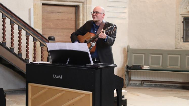 Julian Niederwahrenbrock tritt am 1. September die Stelle des Popkantors in Westerkappeln an. Am Mittwoch stellte er sich der Gemeinde mit einem kleinen Konzert vor. 