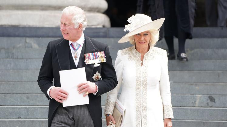 Prinz Charles und seine Frau Camilla verlassen nach der Dankes-Messe die St Paul&apos;s Kathedrale. Foto: Kirsty O&apos;connor/PA Wire/dpa