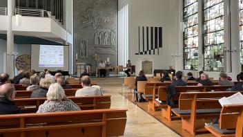 Die Mitglieder der Kirchenkreissynode Melle-Georgsmarienhütte beschlossen den Stellenrahmenplan in der König-Christus-Kirche Oesede.