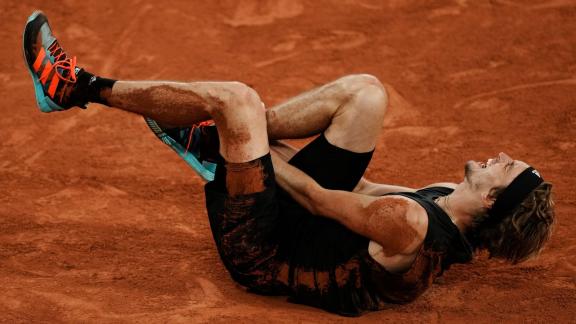 Der Traum von Alexander Zverevs erstem Grand-Slam-Titel endete (vorerst) im Pariser Sand. Foto: Thibault Camus/AP/dpa Der Traum von Alexander Zverevs erstem Grand-Slam-Titel endete (vorerst) im Pariser Sand. Foto: Thibault Camus/AP/dpa