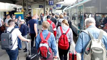 Viele Reisende musste die Bahn auf dem Osnabrücker Hauptbahnhof am Samstag bewältigen.