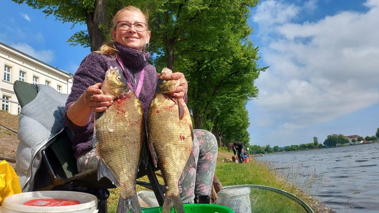 Hat knapp 20 Kilogramm Fisch aus dem Pfaffenteich geangelt: Tamara Fey. 