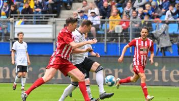 Fußball-Benefizspiel: DFB-Allstars gegen Team Hamburg