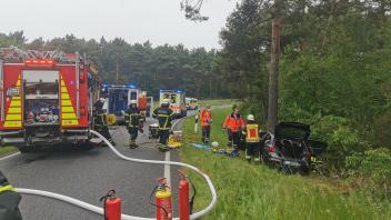 Schnell zur Stelle waren die Rettungskräfte am Sonntagnachmittag nach einem schweren Unfall auf der B70 in Lingen-Darme. Das im Unfallwagen, ein 1er-BMW, installierte automatische Notrufsystem hatte ausgelöst.