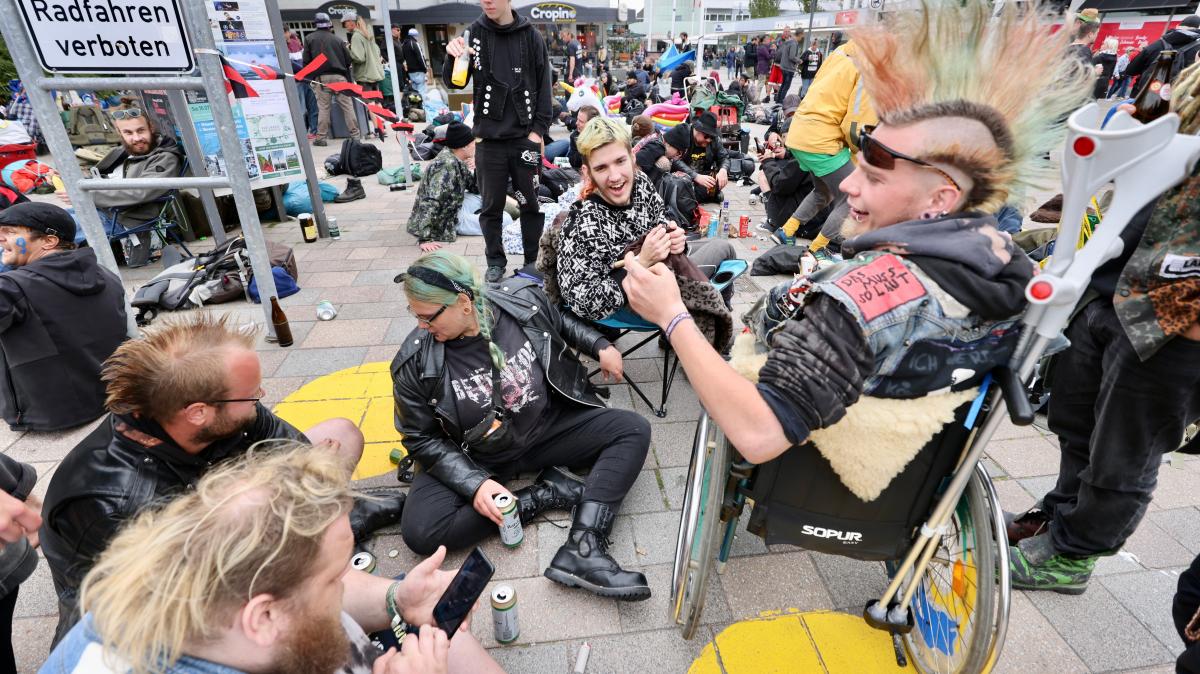 Punks on Sylt: Mountains of garbage, police operations and years of ...