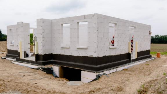 ARCHIV - Für einen echten Keller spricht, dass er den Wert des Hauses erhöht und zusätzliche Wohnqualität bietet. Foto: Markus Scholz/dpa-tmn ARCHIV - Für einen echten Keller spricht, dass er den Wert des Hauses erhöht und zusätzliche Wohnqualität bietet. Foto: Markus Scholz/dpa-tmn