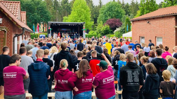 Mehr als 40 Jahre fand das Pfingstfestival in Calhorn im Landkreis Cloppenburg statt. Nun ist das Jugendkloster in Ahmsen im Emsland der neue Standort.