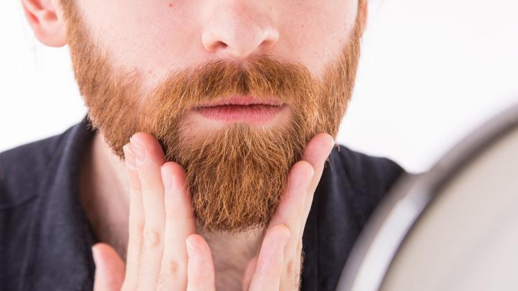 ILLUSTRATION - Zu einem gepflegten Bart gehört auch gepflegte Haut darunter - Bartöle können hier einen Unterschied machen. Foto: Christin Klose/dpa-tmn