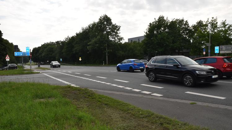 An der Auffahrt Delmenhorst-Deichorst zur Autobahn 28 kommt es häufiger zu schweren Unfällen: Gegenüber liegt auch die einzige Zufahrt zum Gewerbegebiet Lange Wand. 