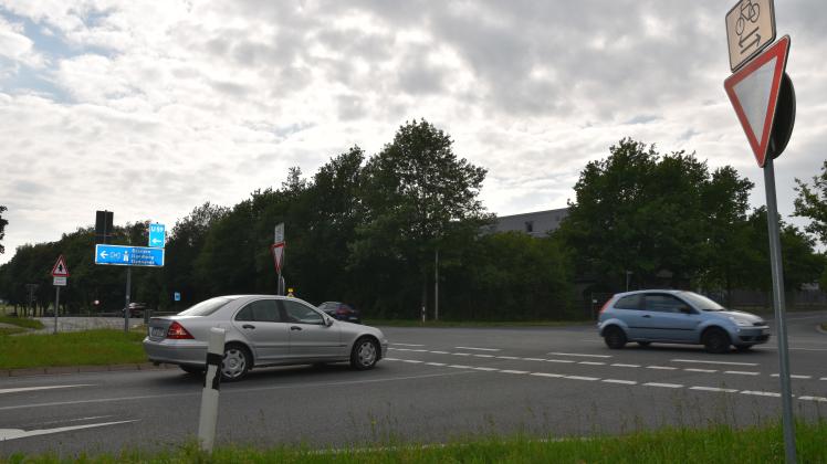 An der Autobahn-Auffahrt Delmenhorst-Deichhorst kommt es häufiger zu Unfällen: Auf der gegenüberliegenden Seite liegt auch die einzige Zufahrt zum Gewerbegebiet Lange Wand.