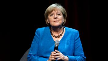 Altkanzlerin Merkel zu Gespräch im Berliner Ensemble