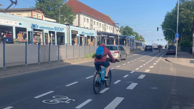 Der Fahrradschutzstreifen in der Lübecker Straße