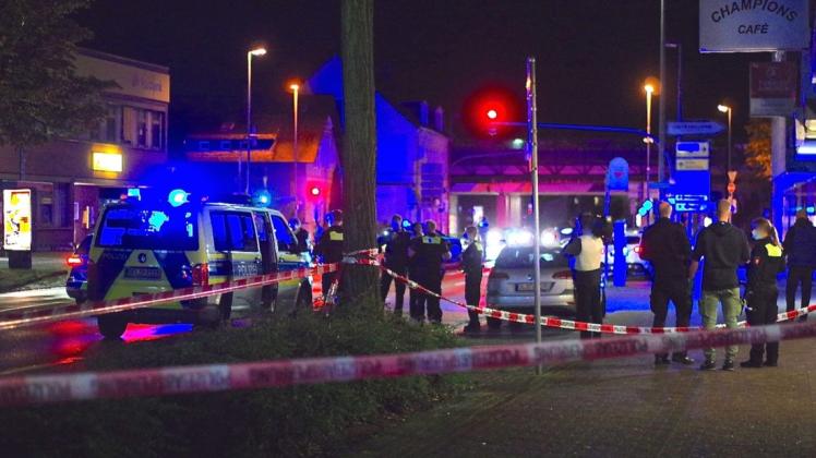 Am 3. Oktober 2021 tötete ein 34-jähriger Delmenhorster erst einen 23-Jährigen in einer Sportsbar an der Mühlenstraße. Anschließend stach er auf seine 27-jährige Ehefrau ein. 