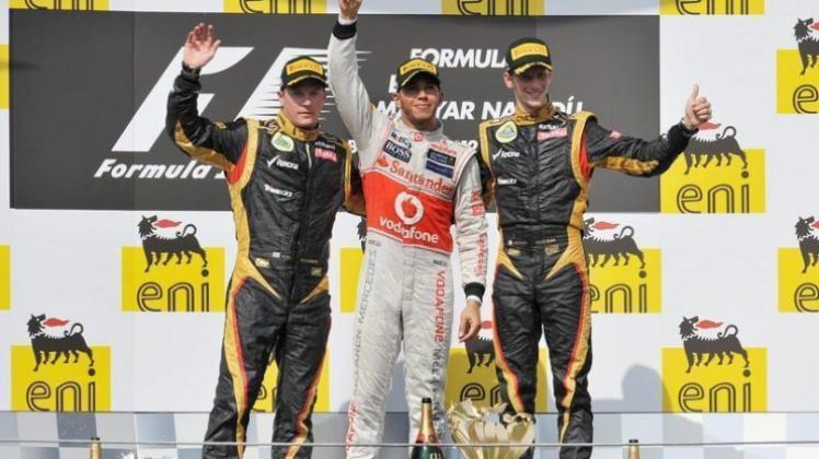 Kimi Räikkönen, Lewis Hamilton und Romain Grosjean lassen sich auf dem Hungaroring feiern. 
