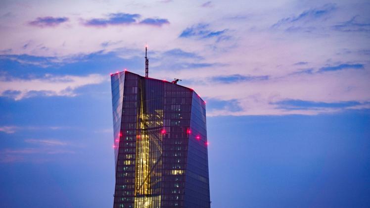ARCHIV - Nun ist die Zeitenwende da: Von der EZB wird eine Zinserhöhung erwartet. Foto: Frank Rumpenhorst/dpa/Frank Rumpenhorst/dpa