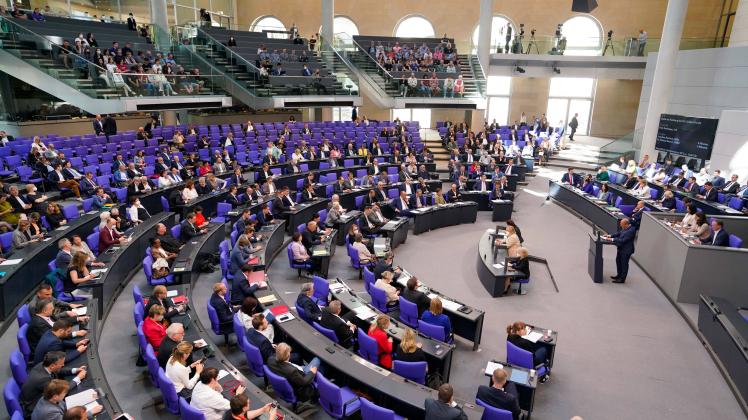 Berlin, Deutschland 3. Juni 2022: 42. Sitzung des Deutschen Bundestags - 2022 Im Bild: Plenum des Bundestages Deutscher