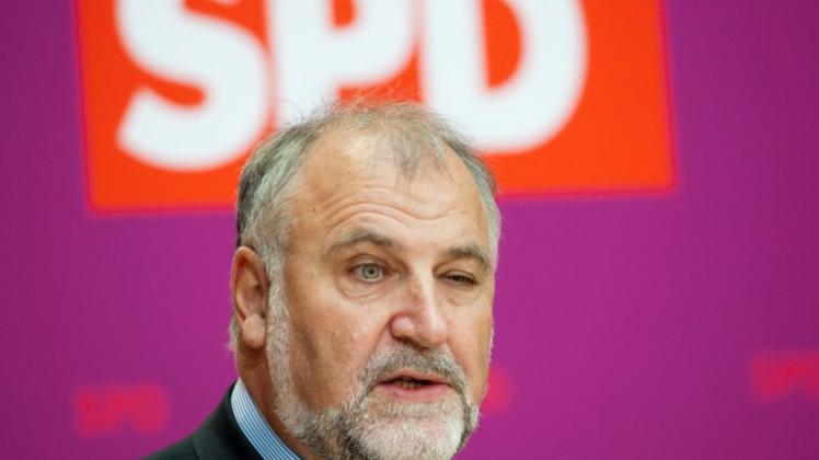 Auch das Mitglied des SPD-Schattenkabinetts Klaus Wiesehügel will Minijobs stärker kontrollieren. 