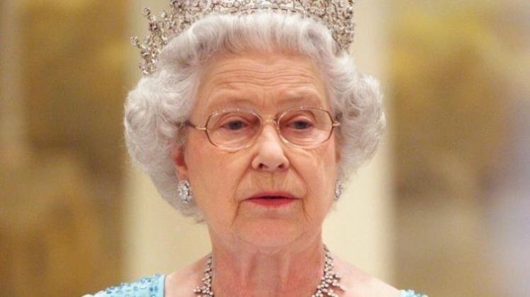 Die Queen gedenkt der Erstbesteigung des Mount Everest. 