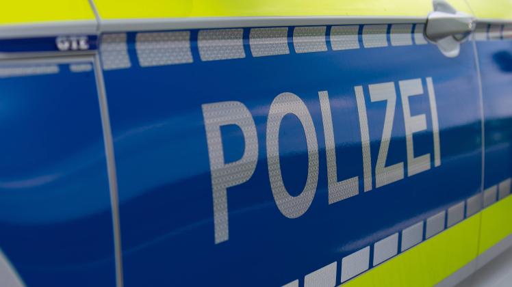 Melle, Deutschland 03. Mai 2022: Ein Einsatzwagen, Streifenwagen, der Polizei mit Schriftzug. Landkreis Osnabrück Nieder