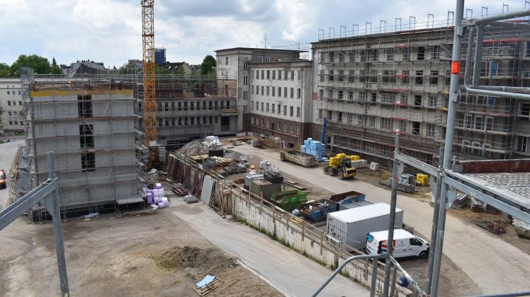 Blick in den Innenhof des im Bau befindlichen Behördenkomplexes in der Rostocker Blücherstraße: Für zirka 44 Millionen Euro entsteht hier ein komplett neues Quartier.
