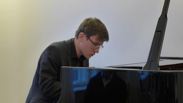 Der junge Schweriner Pianist Stefan Möbius holte mit der Höchstpunktzahl von 25 einen ersten Preis beim Bundesfinale des Wettbewerbs „Jugend musiziert“.