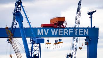 Geschlossene Werfttore: Die Zukunft  der MV Werften stehet auf dem Spiel. Mit der Coronakrise kam der Stillstand. 25.08.2020 Foto Volker Bohlmann