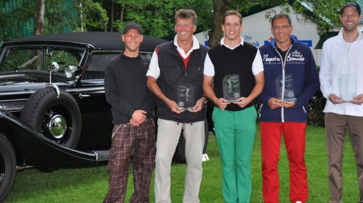 Tim Maller hatte zum Charity-Golf-Turnier eingeladen. Norbert Rosemann belegte den vierten, Christian Köhler den ersten Platz, auf Platz zwei und drei folgten Harald Pelle und Michael Riedel.