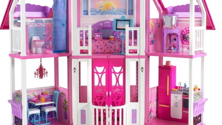 Schöner wohnen mit Barbie: Pinktöne dominieren vom Erdgeschoss bis unter das Dach.

            

              