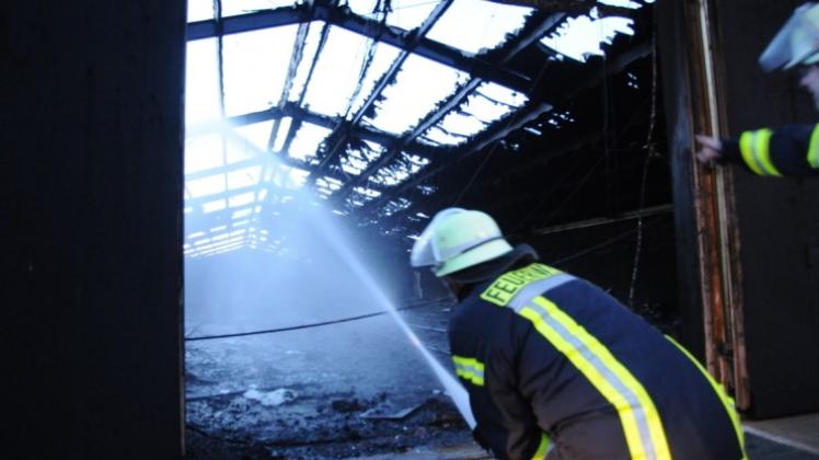 Der Brand dreier Hähnchenställe in Klein Fullen hat Ende 2012 einen Schaden von rund einer Million Euro ausgelöst. 