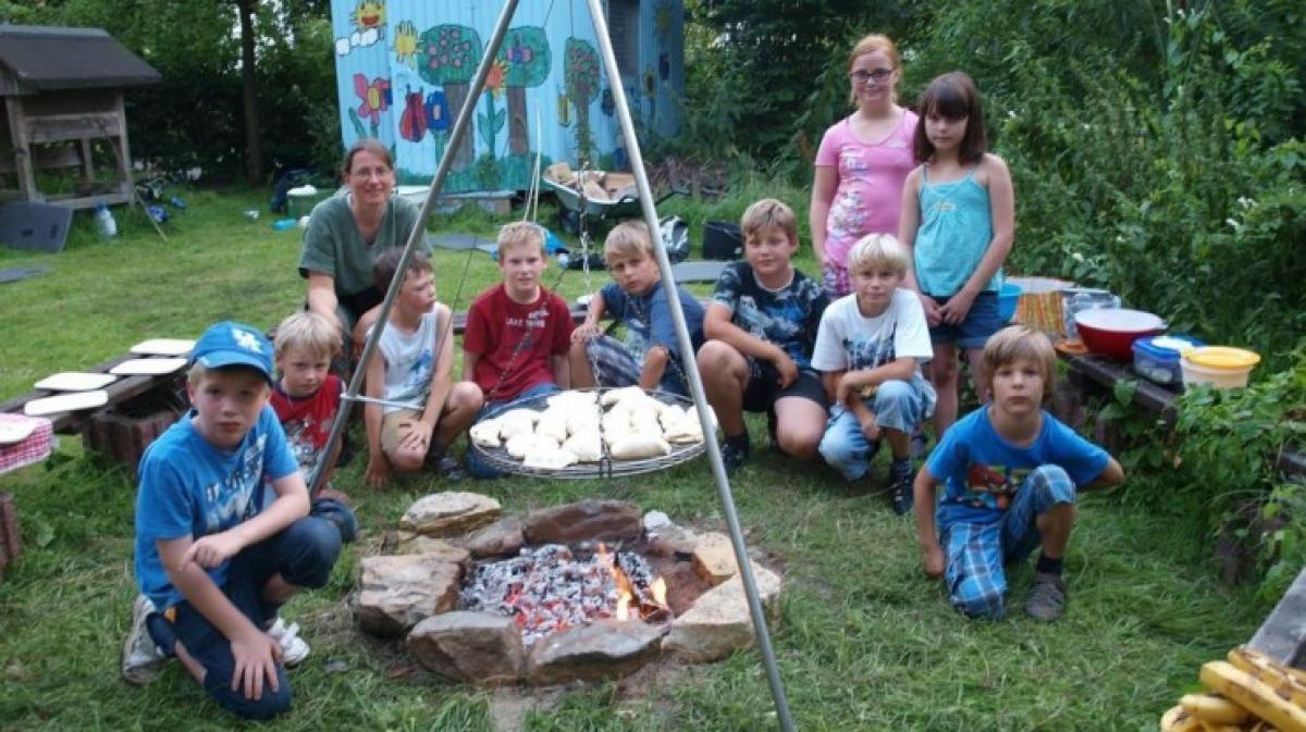 Kinder lernen die Kunst des Feuermachens in Westerkappelns  NOZ