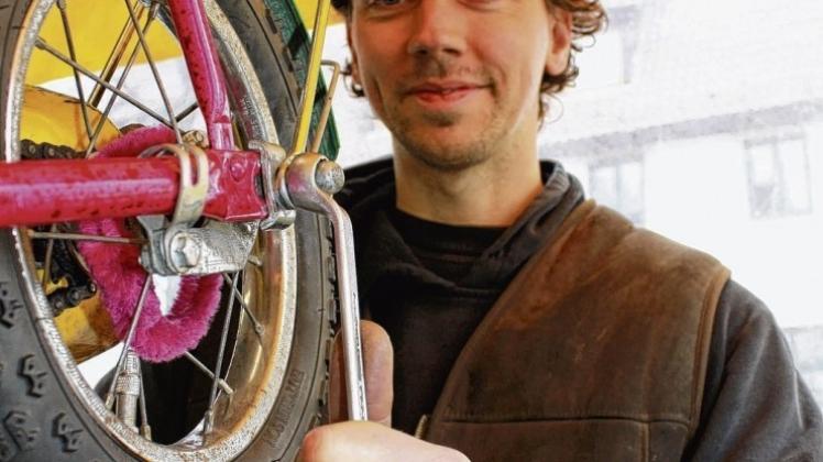 Der Gründer der „Schaltzentrale“: Ingo Witte bietet einen Fahrradservice auf Wochenmärkten der Region an.