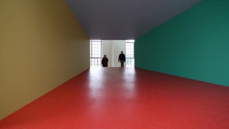 Ein Weg durch das farbige Licht: Sarah Pelikans Farbraumkörper macht das Kunsterlebnis zur körperlichen Erfahrung. 