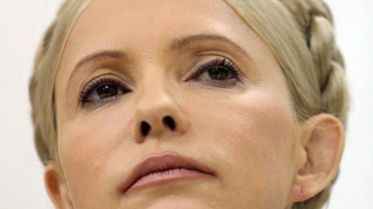 Die inhaftierte Ex-Ministerpräsidentin Timoschenko ist von der Opposition als Spitzenkandidatin für die Parlamentswahl aufgestellt worden. 