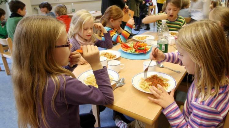 Warme Mahlzeiten gehören zum Angebot der Ganztagsschulen. Archivfoto: dpa
