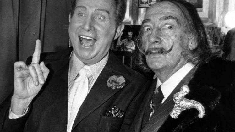 Die zwei haben den Bogen raus: Charles Trenet (links) und Salvador Dalí 1975 in Paris. 