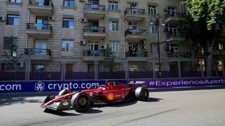 Ferrari-Pilot Charles Leclerc hat sich für den Großen Preis von Aserbaidschan die Pole Position geschnappt. Foto: Sergei Grits/AP/dpa