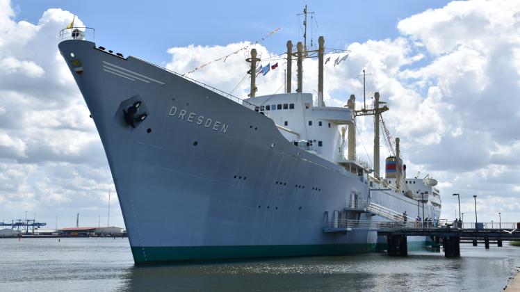 Seit nun 52 Jahren liegt die „Dresden“ am Schmarler Warnowufer und ist Rostocks Traditionssschiff.