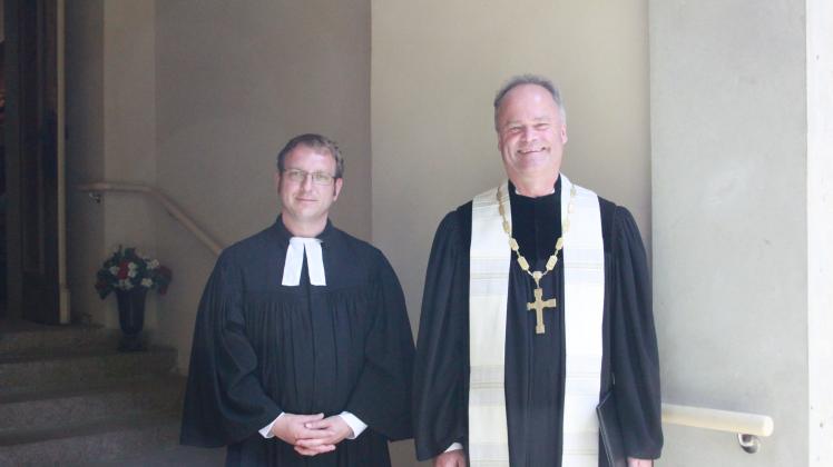 Pastor Christian Lange und Bischof Tilman Jeremias