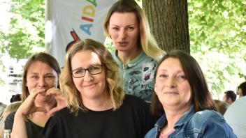 Galina Iordanova (l.), Maria Koch, Tetiana Radionova und Antonina Osaddra nahmen an den Tischen von Aida am Bürgerbrunch teil.