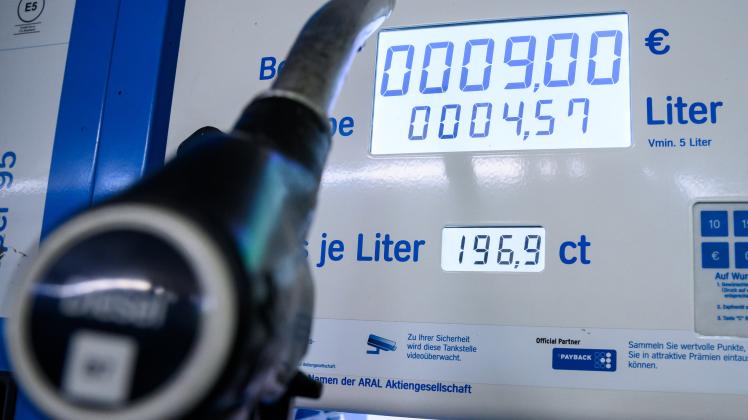 Senkung der Kraftstoffsteuern und Start des 9-Euro-Tickets