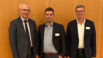 Kreislandvolkverband Melle JHV 2022, v.l.: Prof. Dr. Ludwig Theuvsen, Lars Sieckermann und Jürgen Sixtus