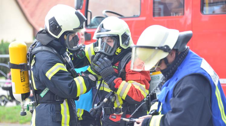 Einsatzkräfte der Feuerwehr waren bei einer Übung in Lützow gefordert.