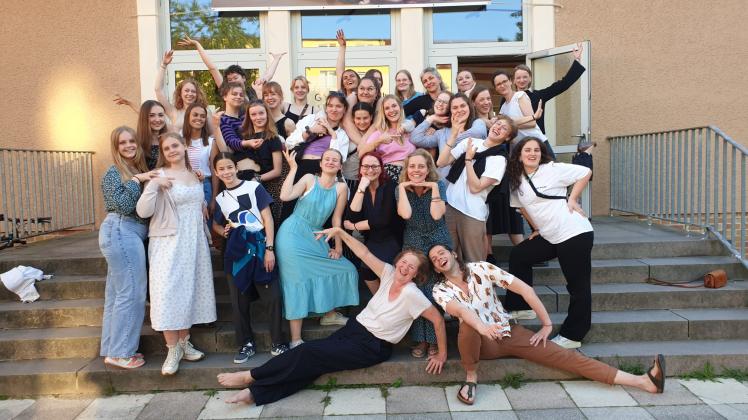 Freude über das Jubiläum: Aktuelle und ehemalige Tänzerinnen von Lysistrate kamen zur Geburtstagsparty.