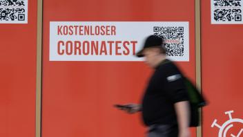 Die Coronazahlen in Deutschland sind deutlich gestiegen. Foto: Sebastian Kahnert/dpa