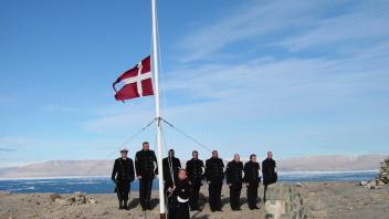 In wechselnder Folge hatten Dänemark und Kanada ihre Flagge auf der Felseninsel gehisst.
