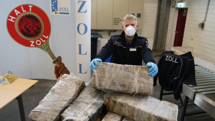 Zoll stellt rund 2,6 Tonnen Kokain im Hafen sicher