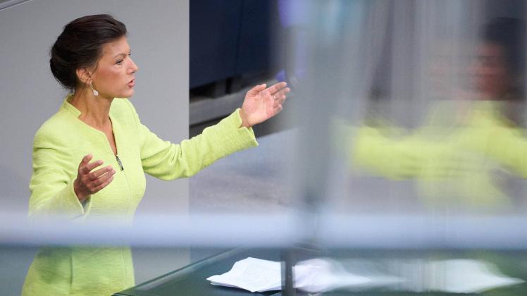 Plenarsitzung im Bundestag in Berlin Sahra Wagenknecht (Die Linke) während der Sitzung des Deutschen Bundestags am 12.0