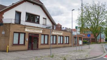 An der Ecke Urneburger Straße/Wolfsheide stand einst die Gaststätte Westermann. Seit anderthalb Jahrzehnten dient das Gebäude den Aramäern in Ganderkesee als ihr Zentrum. Jetzt schreiten Neubaupläne voran.