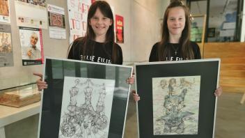 Margaryta (links) und ihre Zwillingsschwester Eva bekommen ihre eigene Ausstellung im Emslandmuseum. 