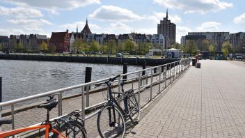 Trotz der Buga-Absage hoffen die Rostocker Touristiker, dass die Aufenthaltsqualität am Stadthafen verbessert wird. 